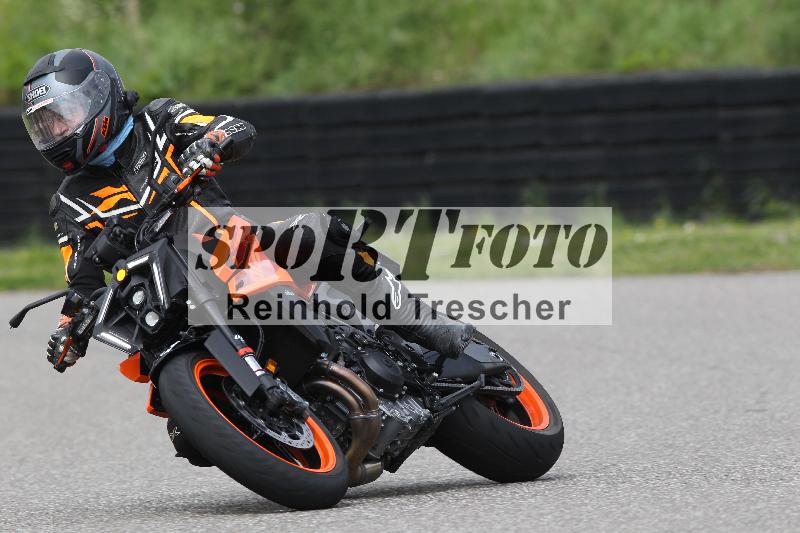 Archiv-2025/10 23.04.2025 Cornu Master School ADR/rot-rouge/unklar